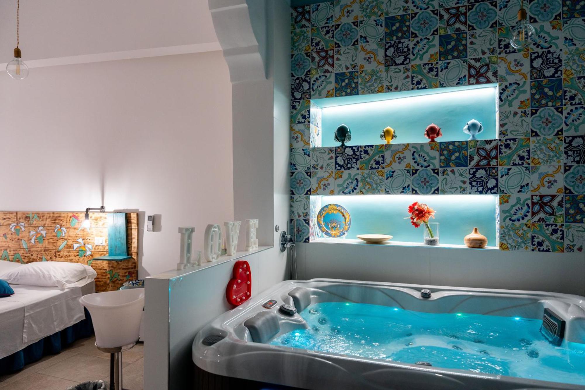 Palazzo Nicolaus Del Borgo Antico Bed & Breakfast Bari Exterior photo